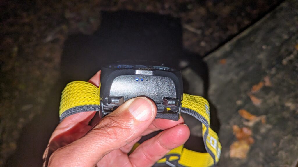 photo of Nitecore UT27 battery indicator